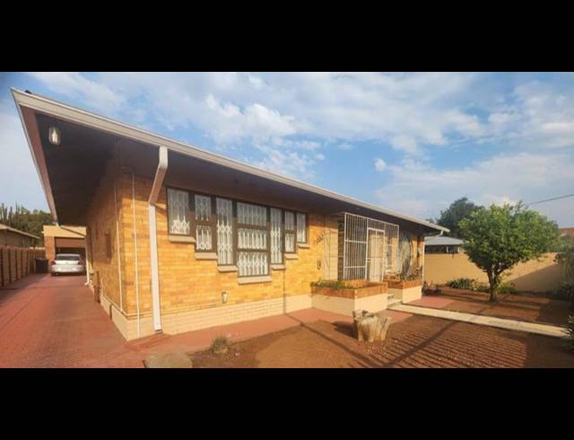 3 BEDROOM HOUSE FOR SALE IN FLORENTIA